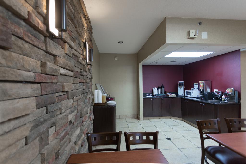 Travelodge By Wyndham Romulus Detroit Airport Exterior photo