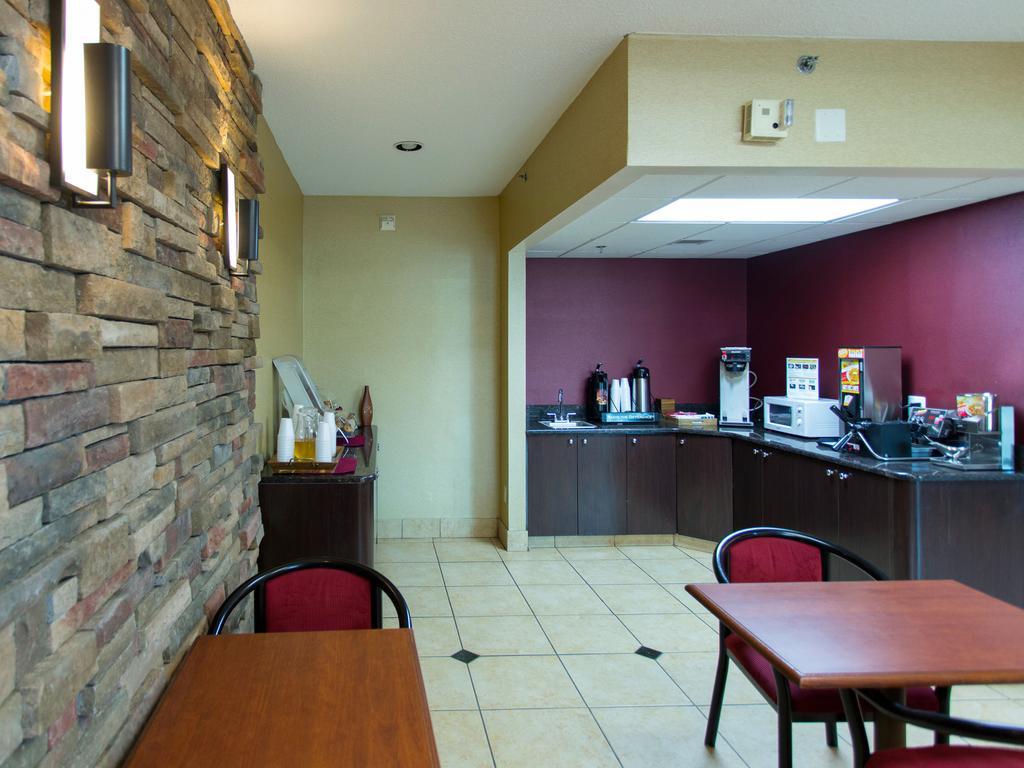 Travelodge By Wyndham Romulus Detroit Airport Exterior photo