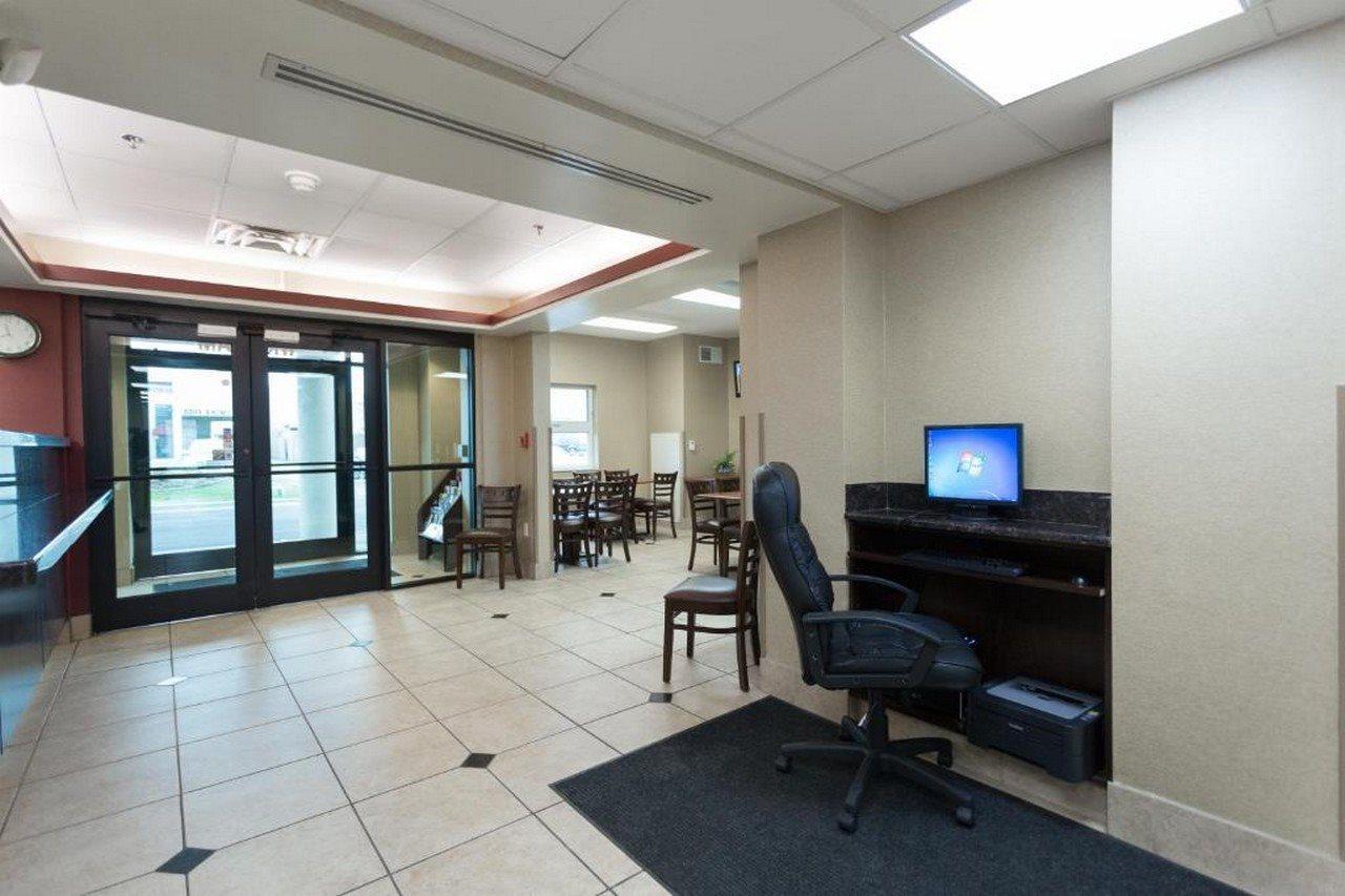 Travelodge By Wyndham Romulus Detroit Airport Exterior photo