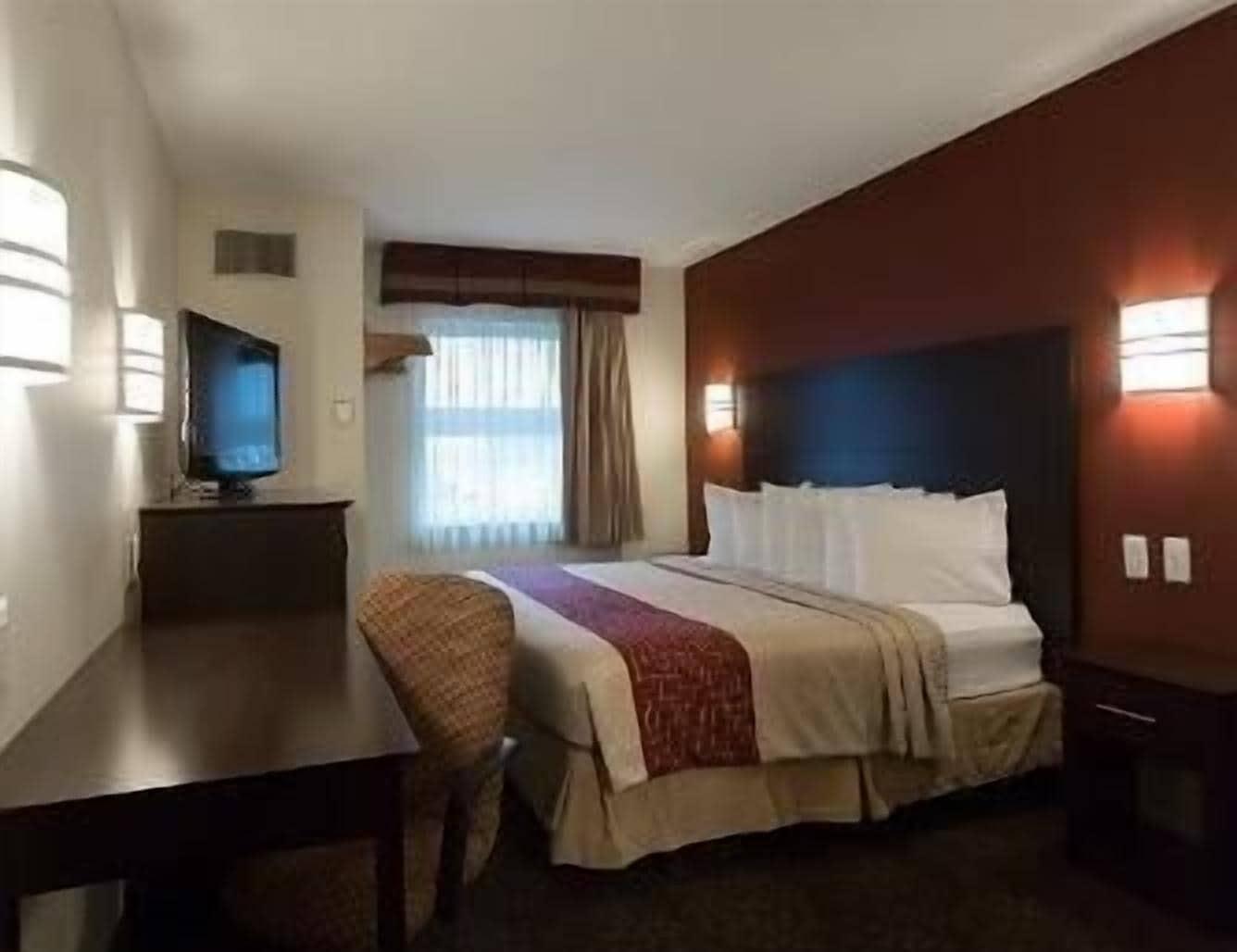 Travelodge By Wyndham Romulus Detroit Airport Exterior photo