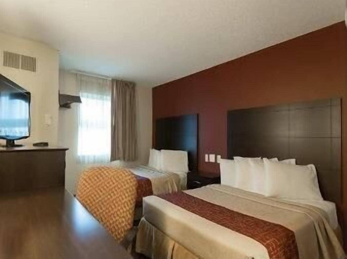 Travelodge By Wyndham Romulus Detroit Airport Exterior photo