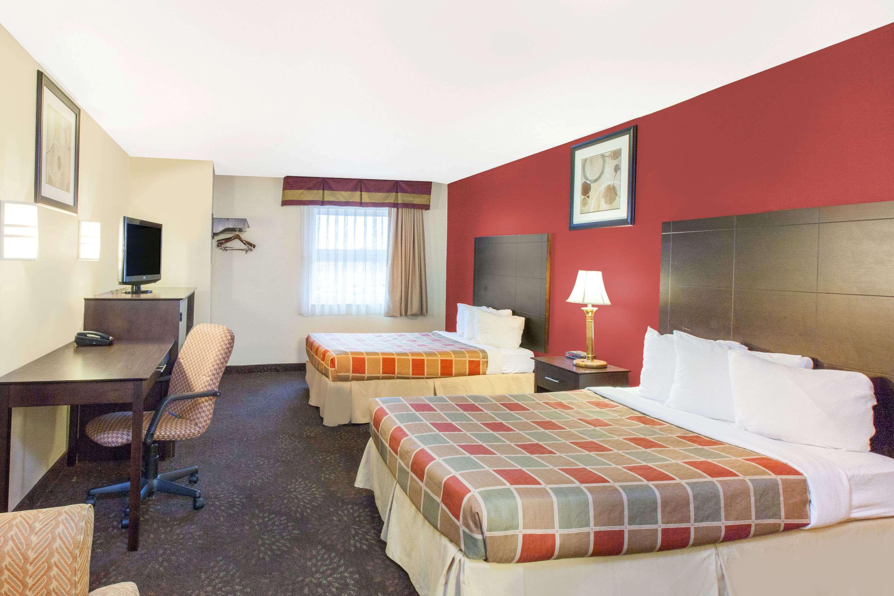 Travelodge By Wyndham Romulus Detroit Airport Exterior photo