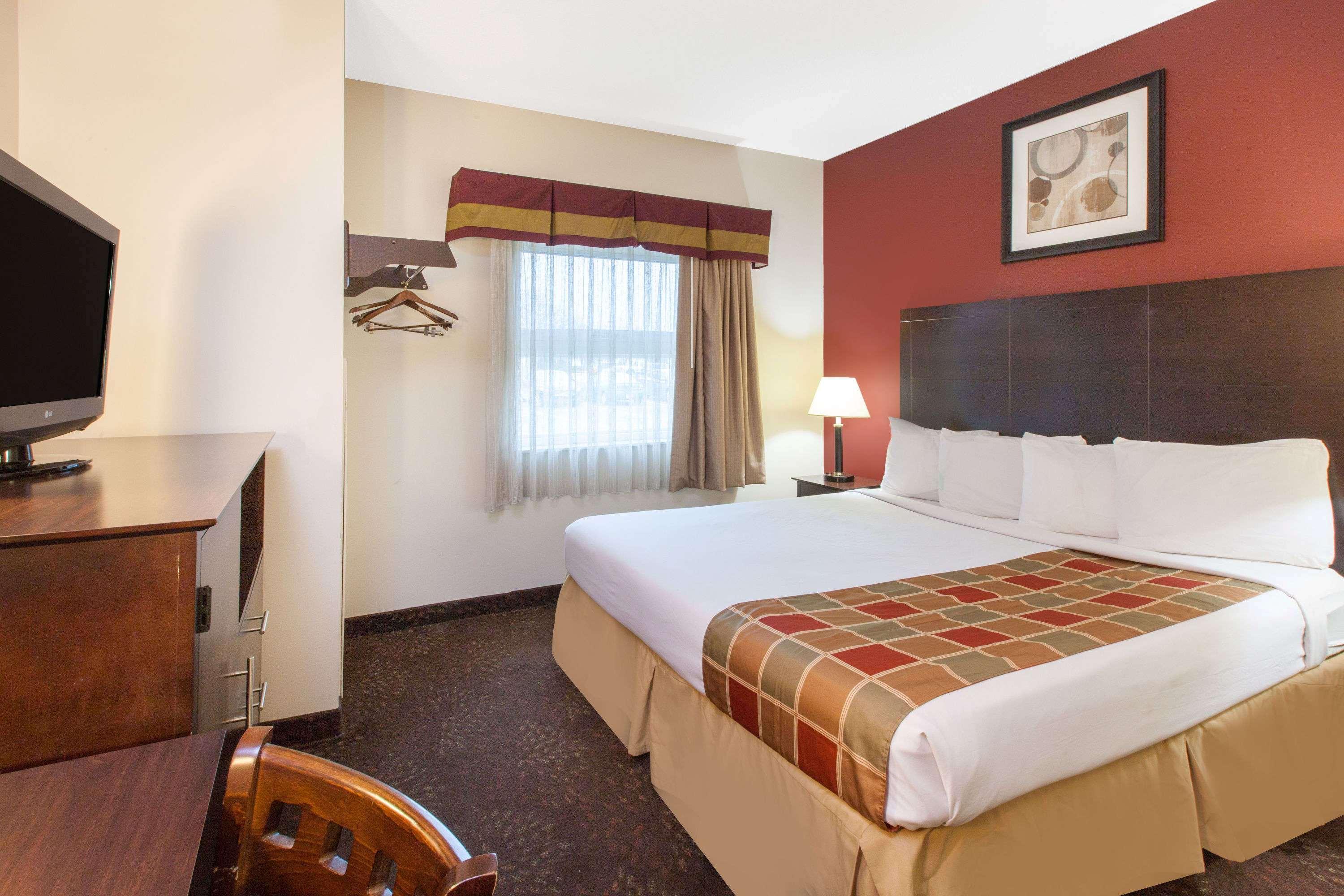 Travelodge By Wyndham Romulus Detroit Airport Exterior photo